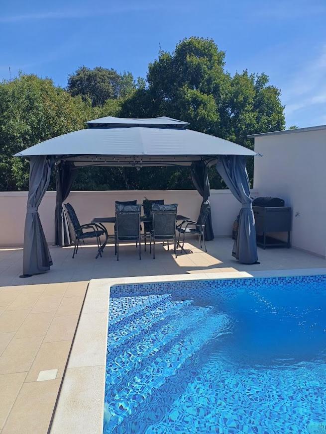 Apartman Debora Sa Privatnim Bazenom Pula Exterior foto