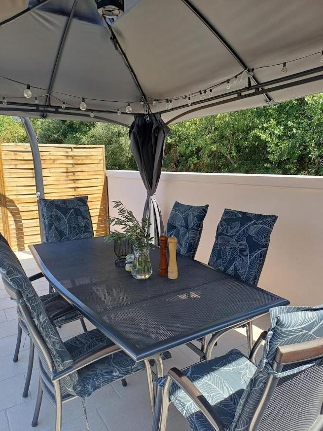Apartman Debora Sa Privatnim Bazenom Pula Exterior foto